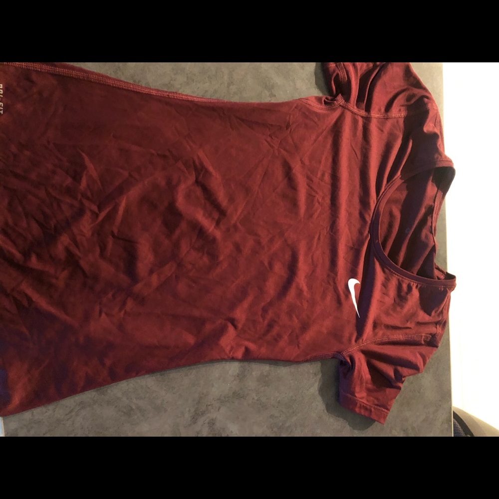 Small Nike women’s short sleeve shirt
